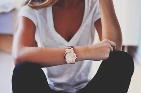 Мужские часы на девушке. Как и с чем носить мужские часы. Часы для делового и повседневного стиля (фото)