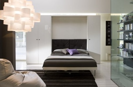 Кровать в шкафу: идея для небольшой квартиры